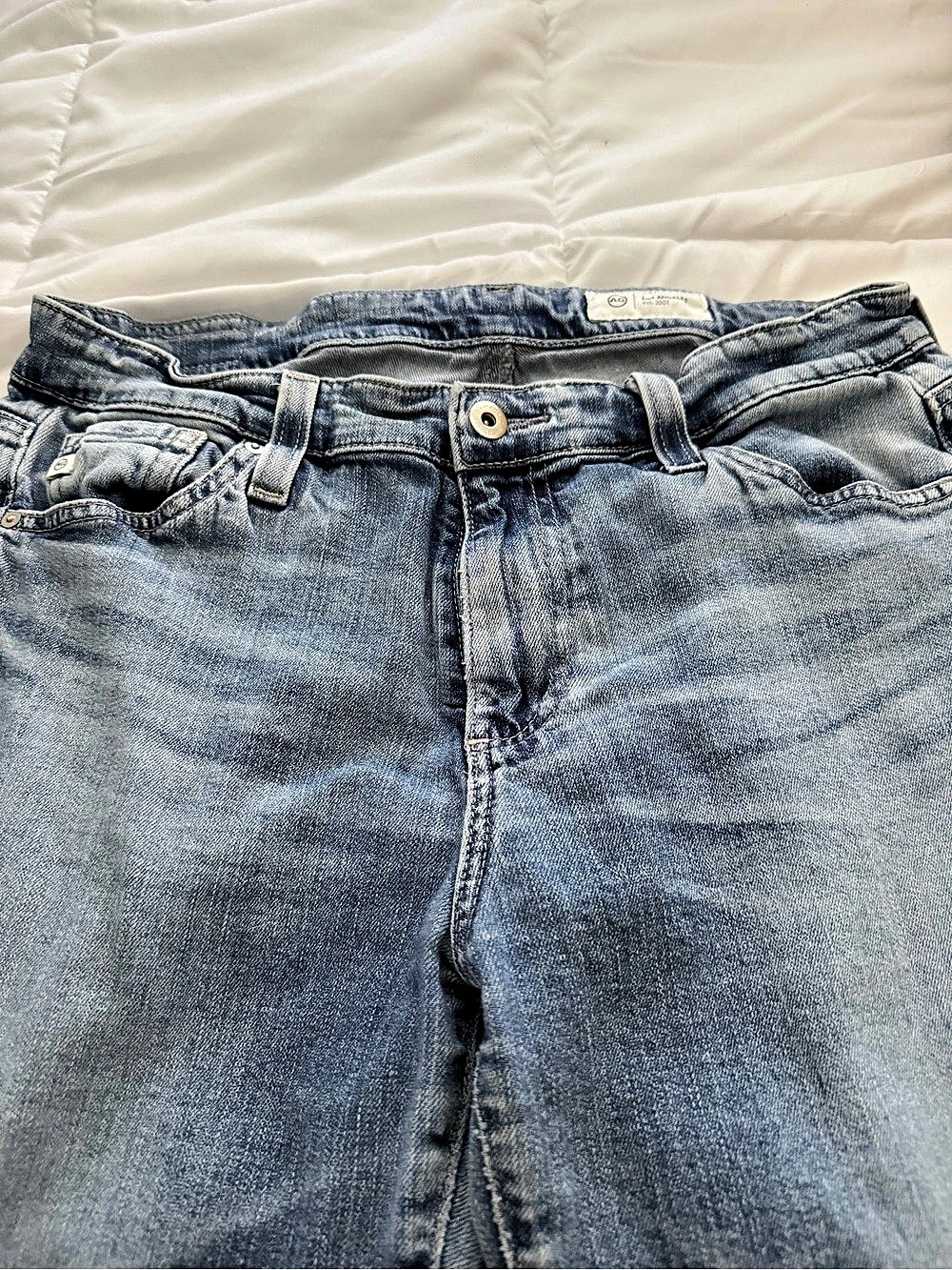 Rare AG Mari Crop Mid Rise Straight Leg Jeans Size 28